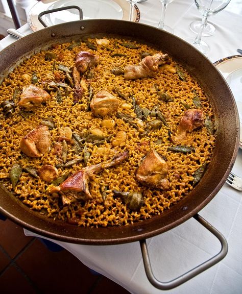 Authentic Carnitas Recipe, Valenciana Recipe, Valencia Paella, Spanish Paella Recipe, Spanish Paella, Paella Valenciana, Carnitas Recipe, Sweet Chicken, Paella Recipe