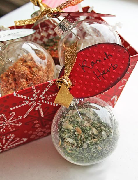 Christmas Gift Ideas Homemade Seasoning Mixes, Herb Dip, Dip Mixes, Herb Gifts, Homemade Seasoning, Clear Glass Ornaments, Christmas Baskets, Cute Christmas Gifts, Jar Gifts