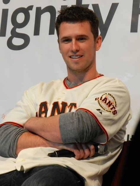 SF Giants catcher Buster Posey, in a pose that begs for him to be shirtless. Willie Mays, Buster Posey, Giants Baseball, Giants Fans, Sports Boys, Kc Royals, Derek Jeter, Sf Giants, Tampa Bay Rays