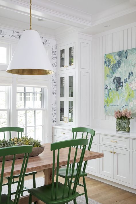 Green Dining Room, Transitional Dining Room, Classic Interior Design, Coastal Colors, Interior Design Photos, Classic Home, Classic Interior, Classic House, Breakfast Room