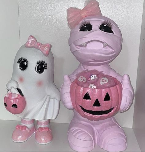 Halloween Cute Decor, Pink Halloween Astethic, Girly Halloween Aesthetic, Pink Halloween Aesthetic, Aesthetic Halloween Decor, Pastel Halloween Decor, Mean Girls Halloween, Disco Halloween, Pink Halloween Decor