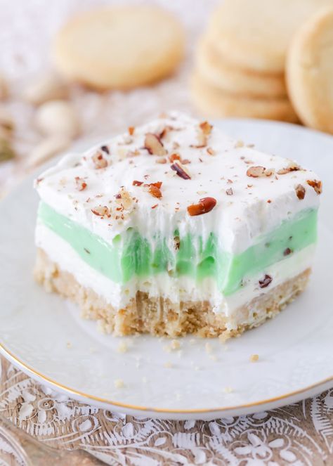 Pistachio Lush, Pistachio Recipes Desserts, Shortbread Desserts, Pistachio Dessert Pudding, Cream Cheese Recipes Dessert, Pistachio Cake Recipe, Lush Cake, Pistachio Dessert, Cream Cheese Desserts