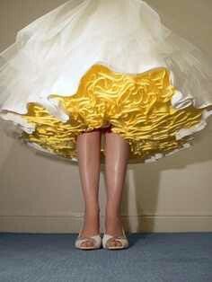 LOVE the idea of a colorful petticoat under a wedding dress.  In this case, yellow!! Poofy Skirts, Candy Anthony, Poofy Skirt, Best Wedding Guest Dresses, Tutu Skirts, Wedding Sparklers, Rockabilly Style, 1950s Style, Retro Mode