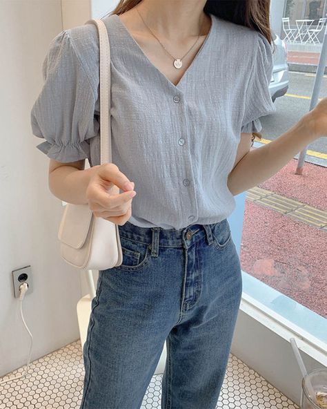 Cool Outfit Inspo Summer, V Neck Puff Sleeve Blouse, Cute Summer Blouses, V Neck Blouse Outfit, Cute Blouse Outfits, V Neck Top Outfits, Korean Blouse Outfit, Cute Korean Tops, Korean Tops Blouse