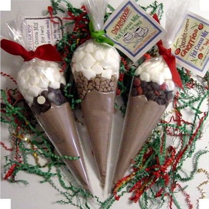 must remember...classroom gifts for other kids Hot Cocoa Cones, Cocoa Cones, Chocolate Cone, Christmas Hot Cocoa, Diy Hot Cocoa, Diy Hot Chocolate, Teacher Holiday Gifts, Hot Chocolate Gifts, Hot Chocolate Gift