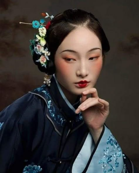 Make Carnaval, Chinese Aesthetic, Geisha Art, Human Reference, Face Photography, Character Poses, Portrait Inspiration, Interesting Faces, 인물 사진