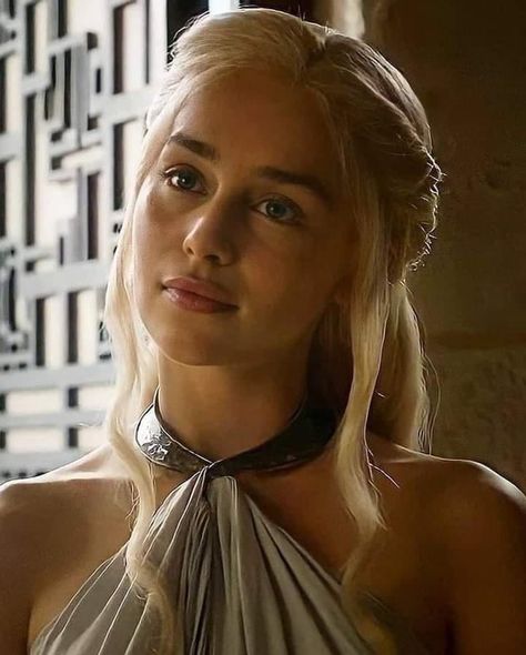 Daenerys Targaryen Khaleesi, Daenerys Targaryen Dress, Emilia Clarke Daenerys Targaryen, The Mother Of Dragons, Seven Kingdoms, My Queen, Mother Of Dragons, Emilia Clarke, Adriana Lima