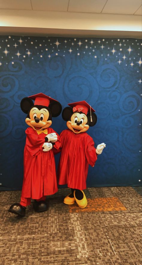 Disney Cultural Exchange Program, Disney College Program Room Decor, Disney College Program Room, Mortimer Mouse, Working At Disney, Disney Internship, Dream Bored, Disney Office, Disney University