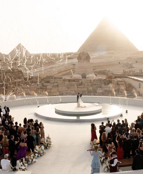 Travel To Egypt, Egyptian Wedding, Egyptian Decor, The Pyramids Of Giza, Egyptian Architecture, Egypt Aesthetic, Egyptian Fashion, Egyptian Women, Dream Wedding Decorations