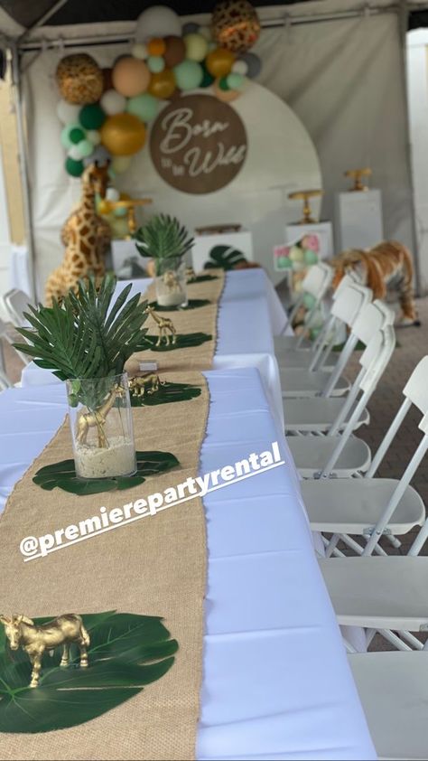 Safari Birthday Party Table Set Up, Safari Party Table Decor, Safari Theme Table Decor, Safari Theme Table Set Up, Safari Birthday Table Decor, Safari Theme Centerpieces Diy, Anniversaire Theme Safari, Wild One Table Decorations, Jungle Centerpieces Ideas