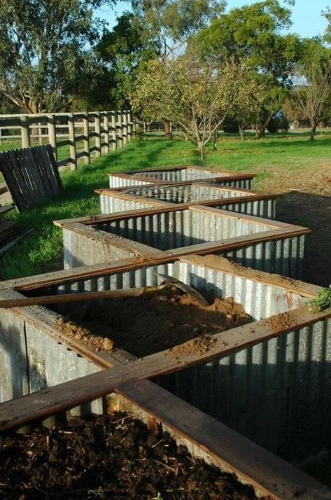 Raised Garden Beds | How to Build a Raised Vegetable Garden Bed | 39+ Simple & Cheap Raised Vegetable Garden Bed Ideas - farmfoodfamily.com Vegetable Garden Raised Beds, Diy Raised Garden, Urban Farm, Raised Garden Beds Diy, Veg Garden, Garden Boxes, Garden Bed, Bed Ideas, Garden Structures