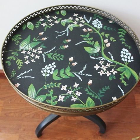 Painted Table Tops, Side Table Makeover, Law Order Svu, Painted Stools, Painted Side Tables, Hand Painted Table, Lovely Images, Apt Ideas, Green Table