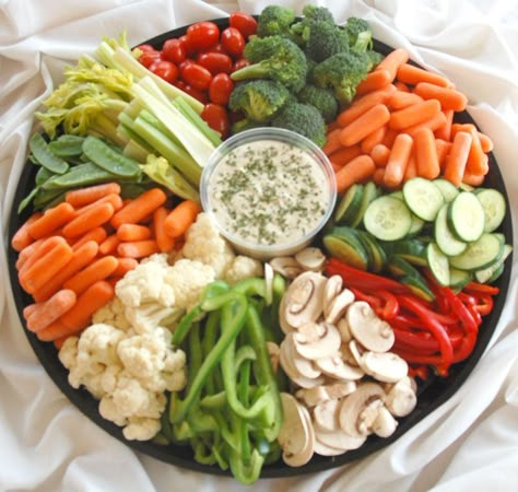 Love this! Google Picture Outcome for www.sherryskitche...... Vegetable Tray Ideas, Appetizers Vegetable, Birthday Dinner Ideas, Vegetable Trays, Fruit Board, Vegetable Platter, Vegetable Tray, Relish Trays, Veggie Delight