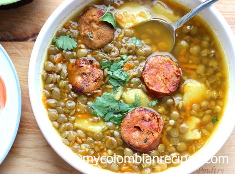 Sopas Light, Columbian Recipes, Colombian Cuisine, Lentil Soup Recipes, Colombian Food, Lentil Recipes, Sopot, Lentil Soup, Soup And Salad