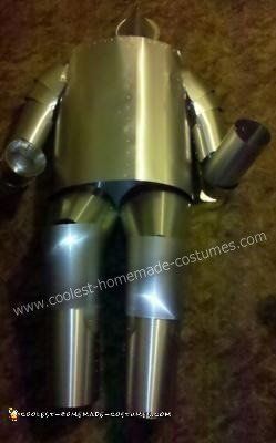 Coolest Wizard of OZ Tin Man DIY Halloween Costume Diy Tin Man Costume, Tin Man Halloween Costume, The Wizard Of Oz Halloween, Wizard Of Oz Costumes Diy, Tin Man Costume, Wizard Of Oz Tin Man, Diy Costumes Men, Wizard Of Oz Theme, Tin Man Costumes