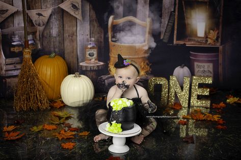 Halloween Cake Smash Photoshoot, Spooky One First Birthday Photoshoot, Halloween Smash Cake Photoshoot, Halloween First Birthday Photoshoot, Halloween Smash Cake 1st Birthdays, Spooky One Smash Cake, Halloween Cake Smash, Halloween Smash Cake, Halloween First Birthday