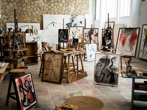 Atelier Joan Miró | © Thierry Chervel/Flickr Jean Loup Sieff, August Sander, Joan Mir, Max Ernst, Dream Studio, Easels, Artist Aesthetic, Joan Miro, Jackson Pollock