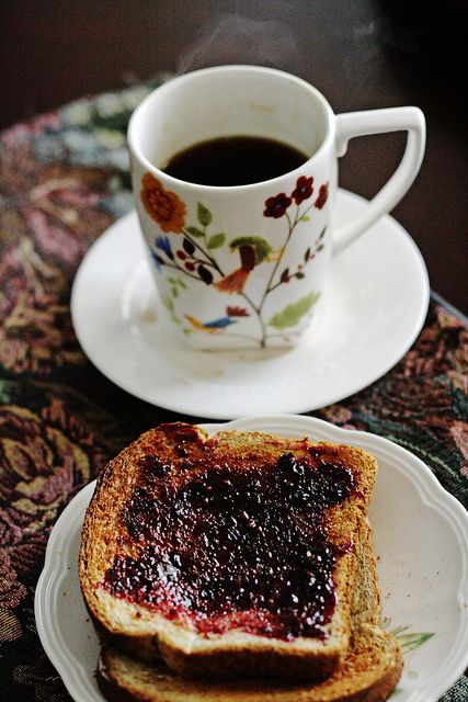 love toast with jam! Coffee Breakfast, Good Morning Coffee, A Cup Of Coffee, Coffee Love, Recipe Of The Day, Cup Of Coffee, Coffee Break, Coffee Time, Cappuccino