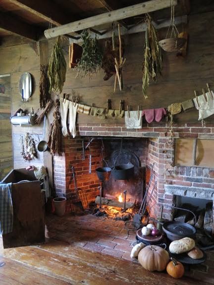 Primitive Fireplace, Cooking Hearth, Primitive Dining Rooms, Witch Cottage, The Mantle, Primitive Homes, Primitive Kitchen, Hearth And Home, Primitive Home