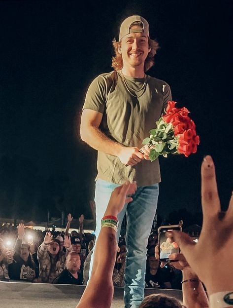 Morgan Wallen Aesthetic, Morgan Wallen Song Quotes, Morgan Wallen Wallpaper, Morgan Wallen Concert Outfit, Morgan Wallen Concert, Best Country Singers, Country Music Quotes, Flower Shops