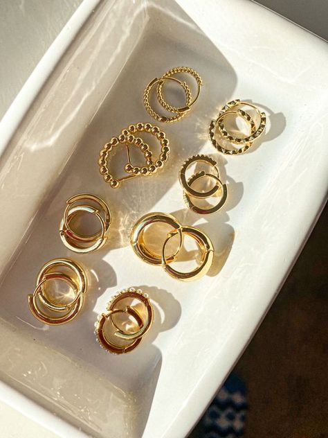 Clean Girl Jewlrey, Gold Clean Girl Aesthetic, Good Hoops Aesthetic, Gold Earrings Aesthetic Simple, Cute Preppy Earrings, Gold Jewelry Preppy, Clean Girl Gold Jewelry, Clean Girl Jewelry Aesthetic, Clean Girl Accessories