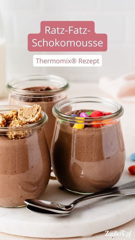 Ratz-Fatz-Schokomousse aus dem Thermomix – eine wahre Gaumenfreude! 😍 Mit nur 3 Zutaten und in wenigen Minuten zauberst Du damit ein himmlisch luftiges Dessert. 🤩Vergiss nicht, diesen Beitrag zu speichern und probiere es selbst aus! Dessert Thermomix, Thermomix Desserts, Baking Recipes, Dessert, Food And Drink, Cooking Recipes, Snacks, Baking