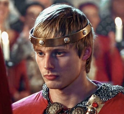 Arthur Bbc Merlin, King Arthur Merlin, Arthur And Guinevere, Merlin Merlin, Merlin Show, Prince Arthur, Merlin Series, Fit People, Roi Arthur