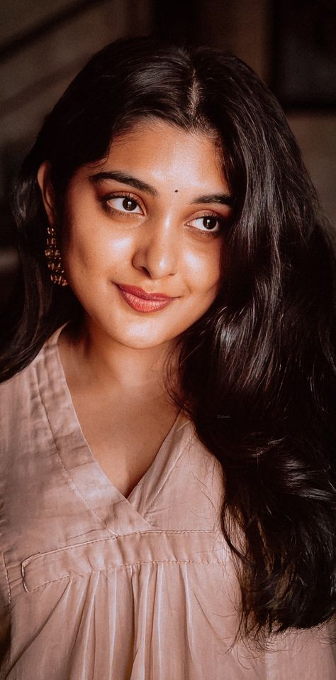 Nivedha Thomas Cute, Nivetha Thomas Hd Pics, Anu Sitara, Niveda Thomas, Nivedha Thomas, Nivetha Thomas, Curvy Girl Outfits Summer, Poses Women, Malayalam Actress