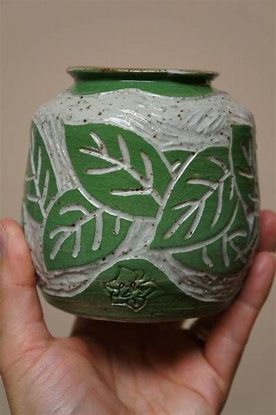 Sgraffito stoneware ceramic vase with leaf pattern. Ceramics Ideas ... Sgraffito Vase Design, Sgraffito Designs Pattern, Sgraffito Ceramics, Sgraffito Designs, Pottery Sgraffito, Sgraffito Pottery, Texture Ceramic, Plaque Design, Pinch Pot