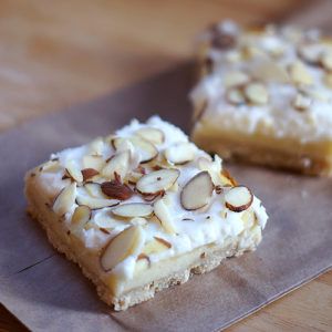 Almond Bars Recipe, Almond Cheesecake, Almond Desserts, Almond Pastry, Cream Cheese Bars, Almond Bars, Bars And Cookies, Almond Paste, Bars Cookies