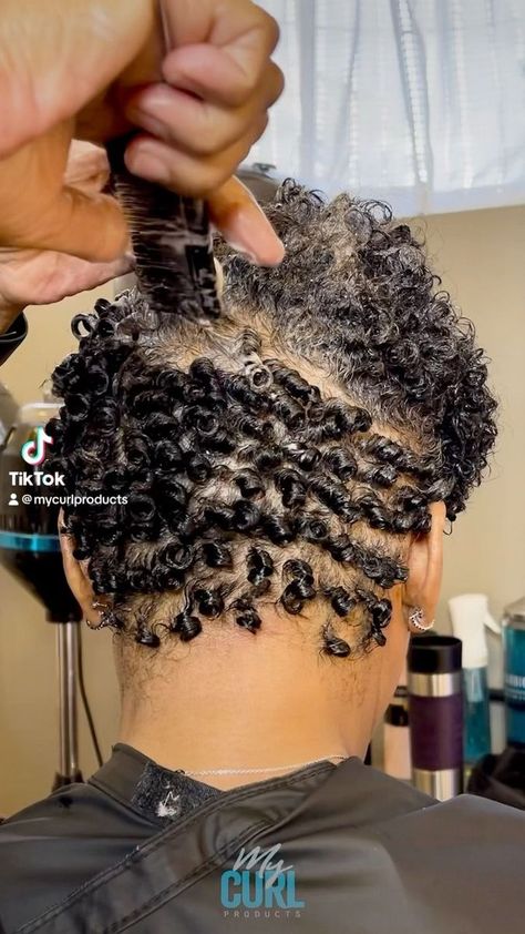 Short Natural Curls, Coiling Natural Hair, Free Hairstyle, Natural Hair Haircuts, Cabello Afro Natural, Natural Hair Woman, Short Hair Designs, Short Natural Curly Hair, Black Hair Short Cuts