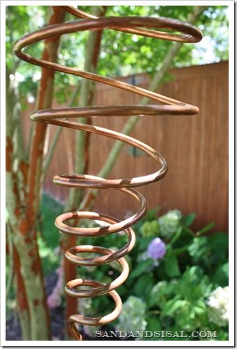 How to make your own spinning copper mobile for appx 10 dollars. So easy. Decorating With Copper, Wind Spinners Diy, Copper Wire Crafts, Spinners Diy, Copper Crafts, Wind Sculptures, Copper Decor, Copper Design, Diy Wind Chimes