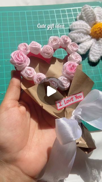 Rishita Jain on Instagram: "Cute gift idea 💗🌸✨ . . . (Gift for him, gift for her, handmade gifts, paper flowers, tissue paper flowers, creative gift idea, diy gift, anniversary gift, birthday gift) #colourslia" Handmade Gifts Paper, Paper Flowers Tissue, Flowers Tissue Paper, Flowers Creative, Gifts Paper, Tissue Paper Flowers Diy, Tissue Flowers, Gift Bouquet, Tissue Paper Flowers