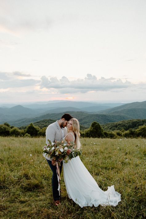 Elopement North Carolina, Elopement Styled Shoot, Asheville Nc Wedding, Max Patch, Wedding Shot List, Wedding Venues North Carolina, Airbnb Wedding, Mountain Engagement Session, Elopement Styling