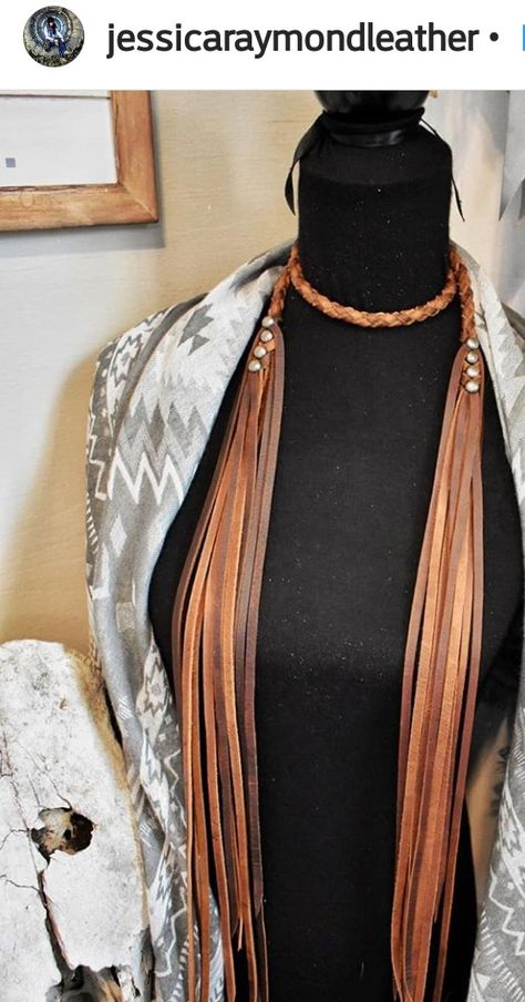 Leather Necklace Ideas, Leather Necklace Diy, Leather Fringe Necklace, Leather Necklaces, Diy Leather Earrings, Leather Jewelry Diy, Leather Jewels, Leather Craft Projects, Estilo Hippie