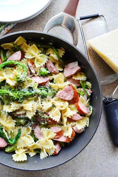 Broccoli Pasta with Kielbasa comes together with ingredients probably already in your kitchen. How great is that? Pasta With Kielbasa, One Pot Kielbasa, Homemade Kielbasa, Recipes Kielbasa, Kielbasa Pasta Recipes, Turkey Kielbasa Recipes, Easy Kielbasa Recipes, Sausage Broccoli Pasta, Turkey Kielbasa