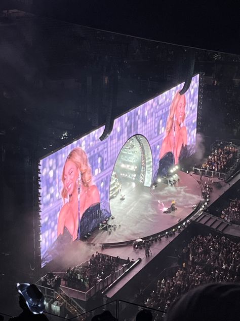 Concert Aesthetic | #beyonce #renaissancetour Beyonce Aesthetic Concert, Beyonce Concert, Truss Design, Old Boots, Concert Aesthetic, Sweet 16, Beyonce, Dorm Room, Wall Decor