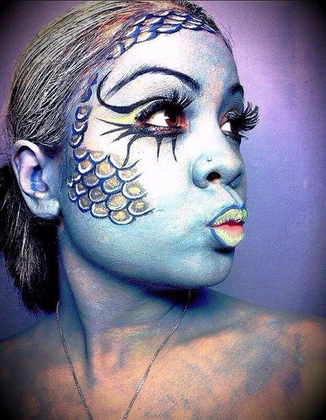 Fish face and body paint.  Perfect idea for this year's WEBB Party theme, A Grand Menagerie-wild creatures on display.  www.WEBBparty.net Fish Makeup Halloween, Fish Makeup Looks, Fish Face Painting, Sea Creature Makeup, Fish Face Paint, Mermaid Face Paint, Mermaid Makeup Halloween, Alice In Wonderland Props, Fish Makeup