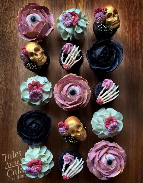 Cupcake Rose, Halloween Cake Decorating, S Cake, Halloween Baking, Halloween Desserts, Halloween Snacks, Halloween Food For Party, Halloween Cupcakes, Halloween Cakes