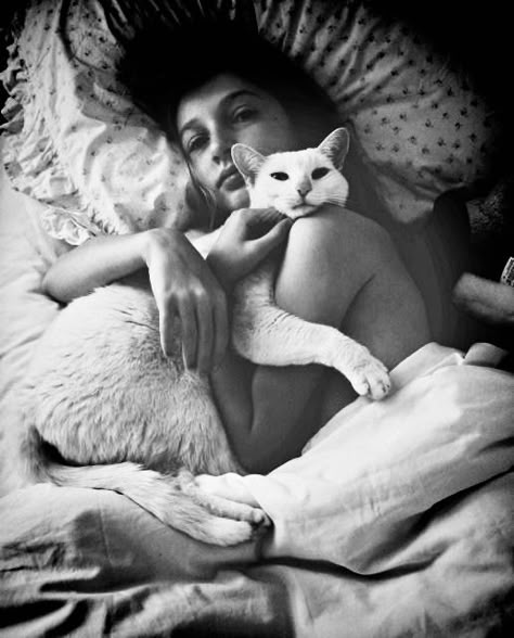 Lup Singuratic, Photographie Portrait Inspiration, Cat People, 인물 사진, Ravenclaw, Crazy Cat, 귀여운 동물, Crazy Cat Lady, Crazy Cats