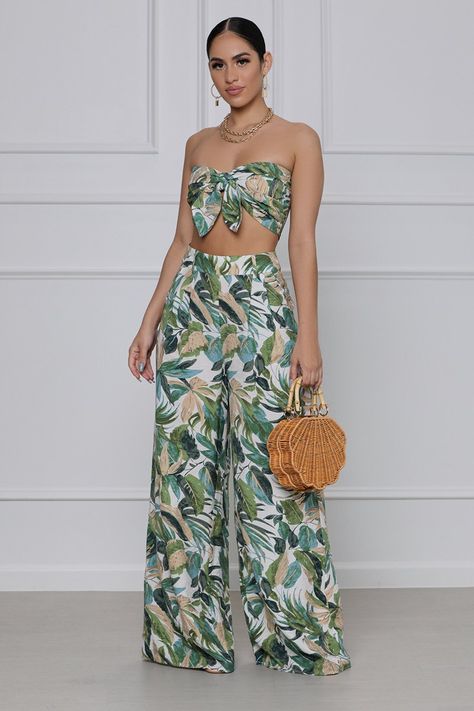 Tropical Attire For Women, Tropical Glam Outfit, Resort Chic Attire, Vacation Handbag, Tropical Glam, Tropical Outfit, Vacay Vibes, Fiesta Tropical, Resort Chic