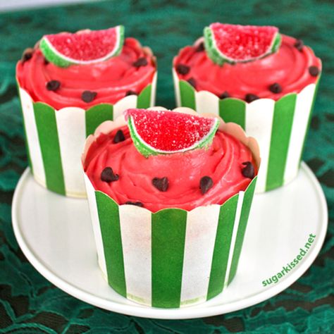 Watermelon Cupcakes  Watermelon Cupcakes Arrive at your next picnic with an unforgettable treat!  #top-cakes #watermelon #cakecentral Watermelon Cupcake Cake, Watermelon Cupcakes Recipe, Summer Picnic Party, Watermelon Cupcakes, Jamba Juice, Watermelon Cake, Watermelon Party, Love Cupcakes, Crazy Cakes