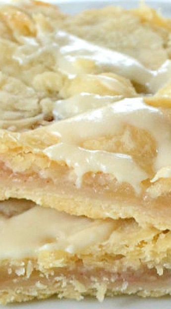 Sheet Apple Pie, Pie For A Crowd, Apple Pie Pastry, Apple Pastry, Pie Pastry, Pie Bar Recipes, Apple Pie Bars, Slab Pie, Cookie Pizza