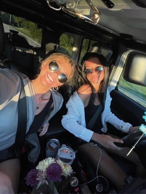 Driving With Friends, Girls Trip Aesthetic, Cute Friend Pictures, Summer Goals, Bestie Goals, Friend Goals, Gal Pal, Best Friend Goals, Friend Photoshoot