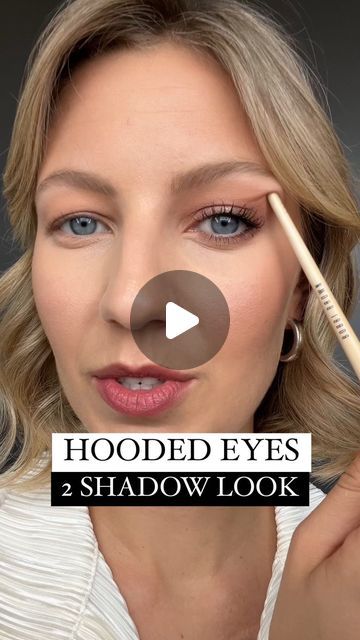 Green Eye Shadow Hooded Eyes, Easy Evening Makeup Step By Step, How To Do Eye Shadow On Hooded Eyes, Simple Eye Makeup Green Eyes, Smokey Eye With Glasses, Photoshoot Eye Makeup, Eye Makeup For Saggy Eyelids, Eye Easy Makeup, Cat Eye How To