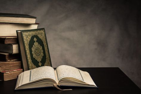 Quran Pics, Background Al Qur'an, Online Quran Teaching, Quran Memorization, Quran Teaching, Book Pictures, Islamic Background, Qur'an Photography, Quran Book