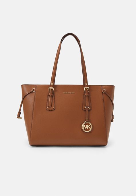 MICHAEL Michael Kors VOYAGER TOTE - Håndveske - luggage Sac Michael Kors, Wardrobe Basics, Tote Handbag, Women Accessories Bags, Michael Kors Bag, Tote Handbags, Luggage Bags, Top Handle Bag, Michael Kors