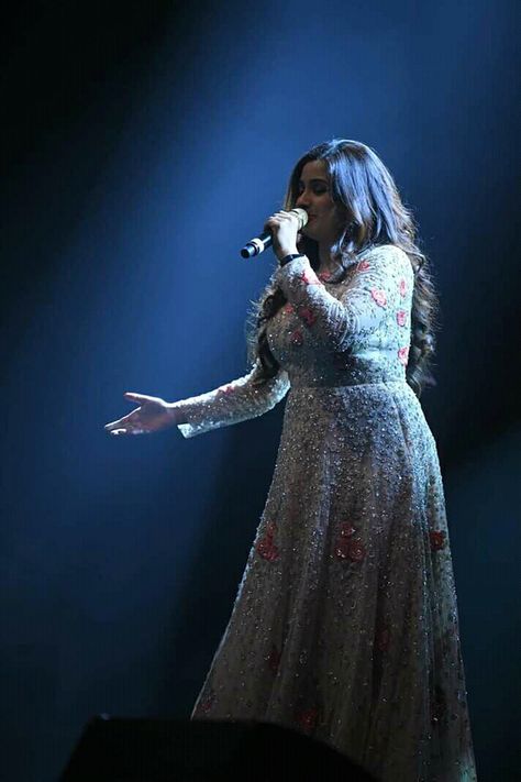 Shreya ghoshal HD pic Shreya Ghoshal Aesthetic, Shreya Ghoshal Hd Wallpaper, Arijit Singh Photos New, Singer Photo, Jassi Gill, Best Music Artists, Shreya Ghoshal, Hd Pic, Allu Arjun