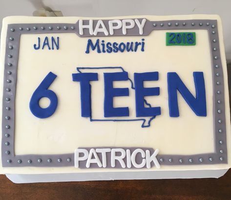 16th license plate cake License Plate Cake, Boys 16th Birthday Cake, 18th Birthday Present Ideas, 16th Birthday Cake, Boy 16th Birthday, 17 Birthday Cake, Sweet 16 Birthday Cake, Birthday Cake For Him, Sweet 16 Cakes