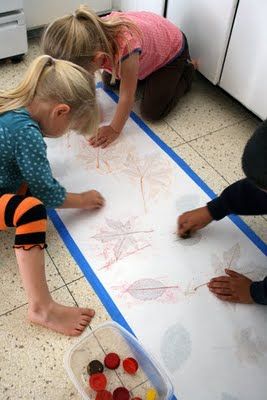 Filth Wizardry: Leaf rubbing and paint mural Leaf Rubbing, Tree Study, Fall Preschool, Fall Art, Autumn Crafts, Preschool Fun, Nature Crafts, Autumn Activities, Preschool Art